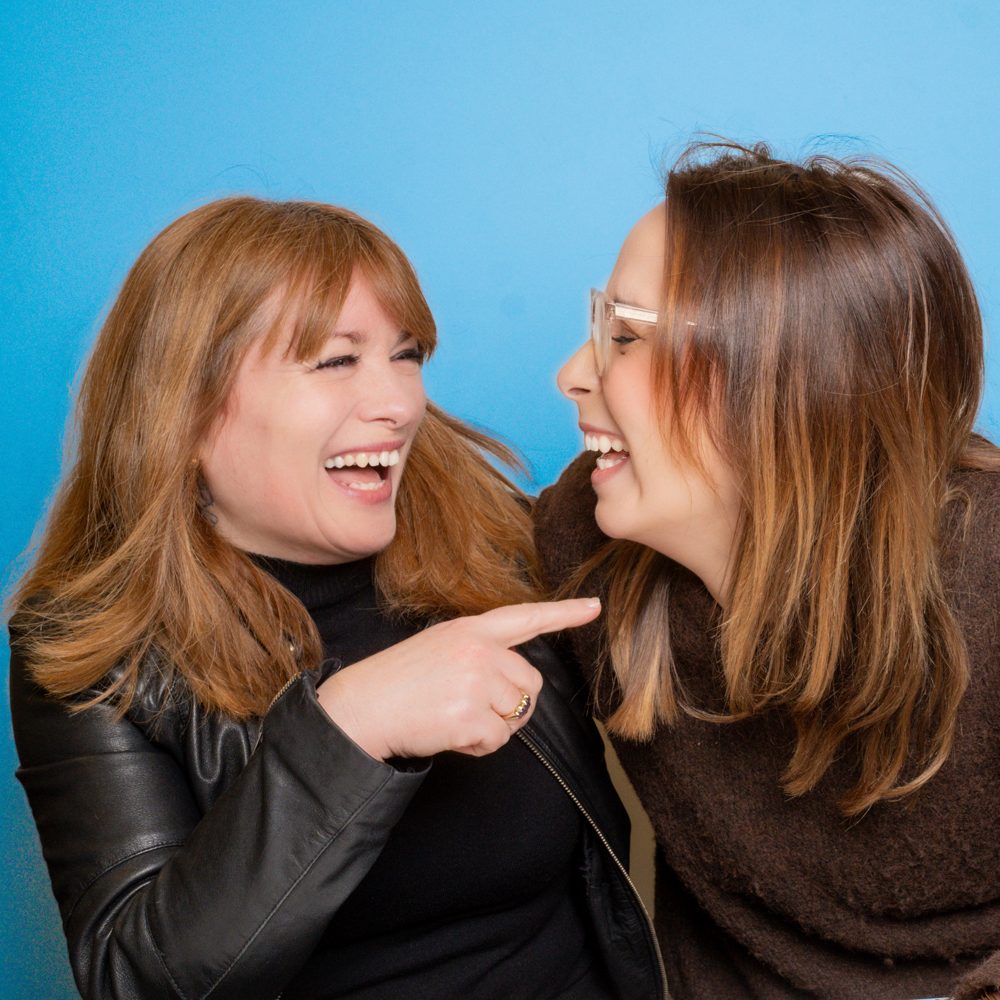 Éclat de rire en duo dans la LOL Box du LOL Project, photo David Ken